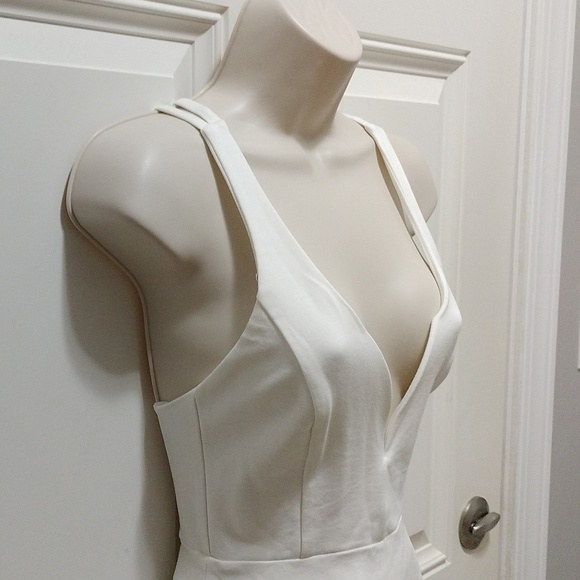 Lulu's White Sleeveless Plunge Mini Dress Size S - Picture 2 of 6